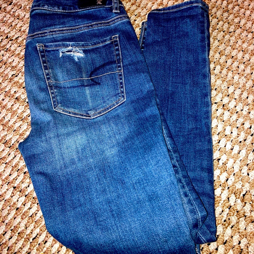 American Eagle super stretch skinny jeans. No torn fabric or stains. High rise.